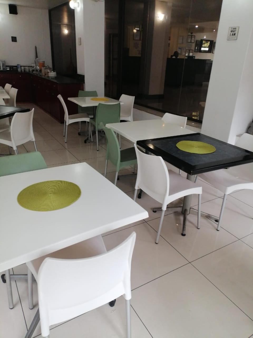 Airport Inn And Suites Edenvale Eksteriør bilde